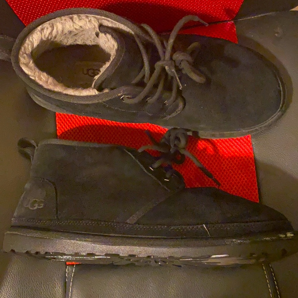 Black low top Ugg’s
